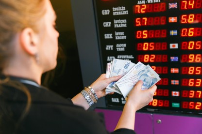 Co to jest spread walutowy i jak go obliczyć? Praktyczny poradnik